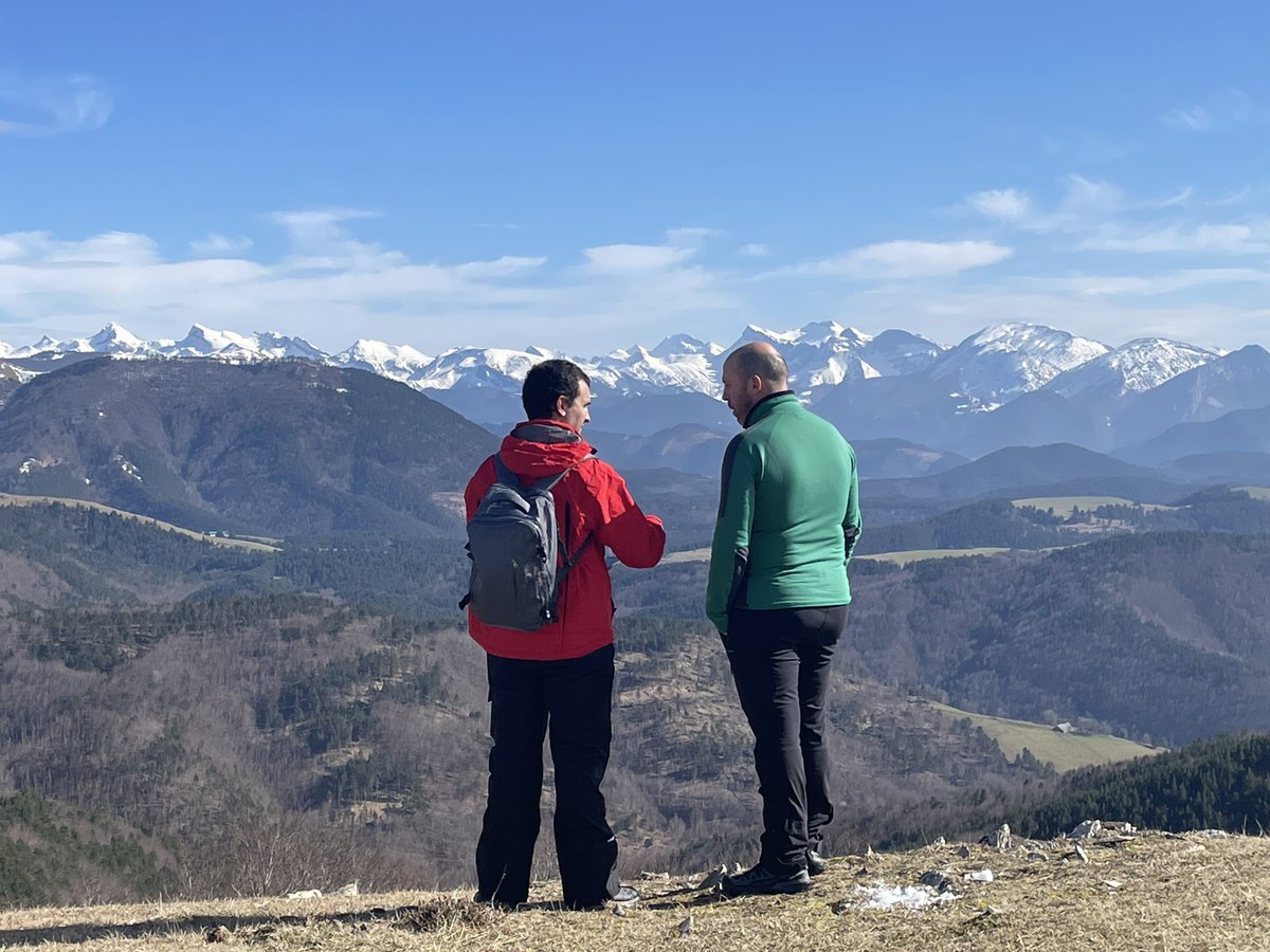Joseba Zarraga en un sendero de montaña marcado